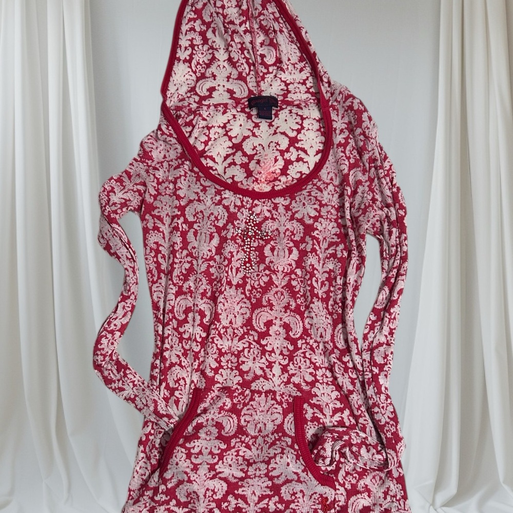 Chic Red and White Patterned Long Sleeve Top